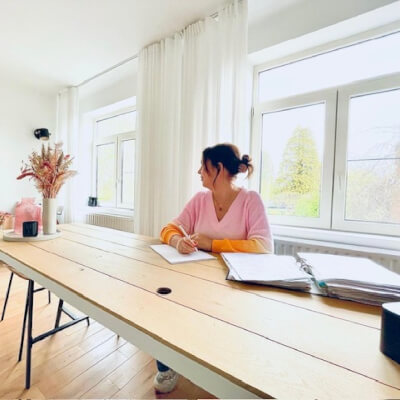 Van de Weyer, Lore Lore Van de Weyer